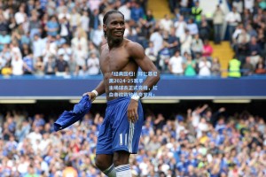 「经典回归！拜仁慕尼黑2024-25赛季主场球衣正式亮相，红白条纹致敬传奇岁月」