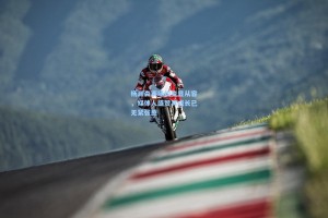 杨瀚森赛场蜕变显从容，媒体人盛赞其成长已无紧张感