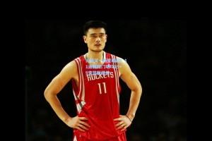 火箭又一新星崛起！11连胜阿门场均15+9变篮板怪兽