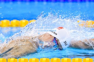 莱万本赛季25球闪耀诺坎普 巴萨触发125万欧浮动条款致敬传奇